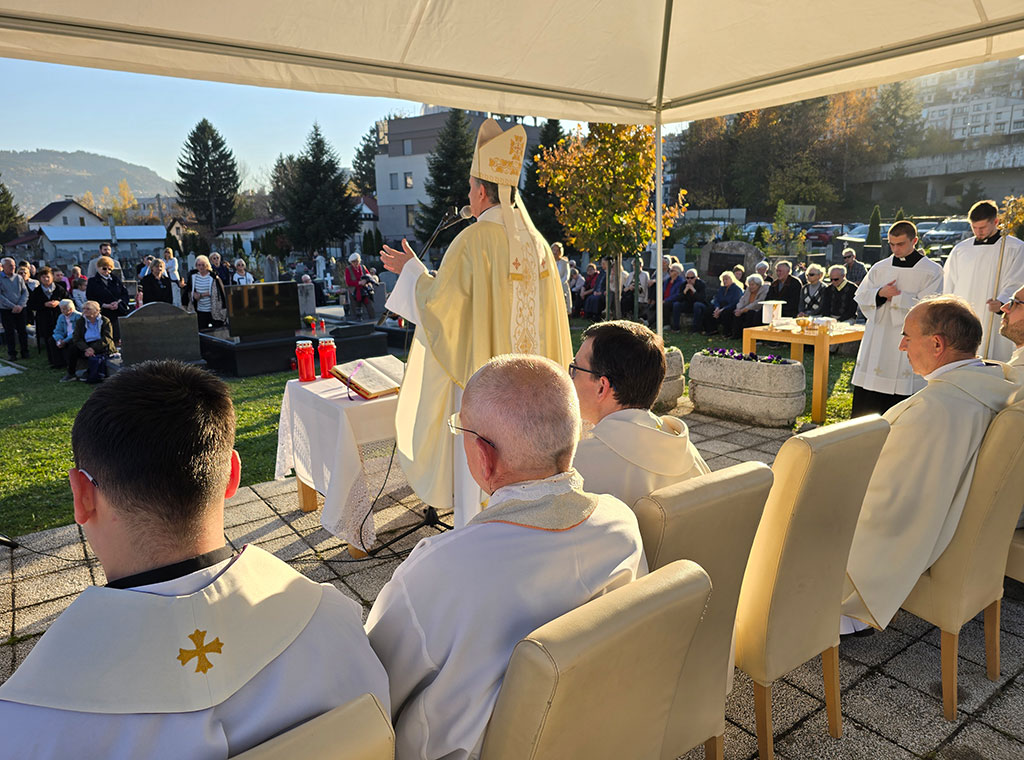 Misa na najvećem sarajevskom katoličkom groblju na svetkovinu Svisvetih