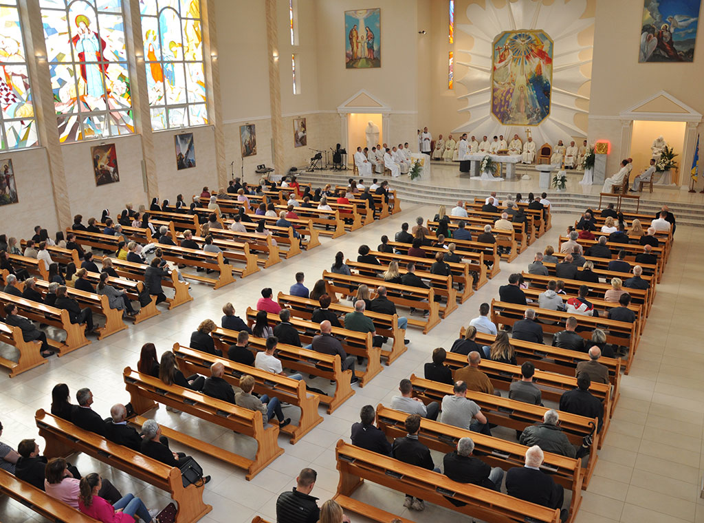 Vlč. Stipica Lešić primio misijski križ