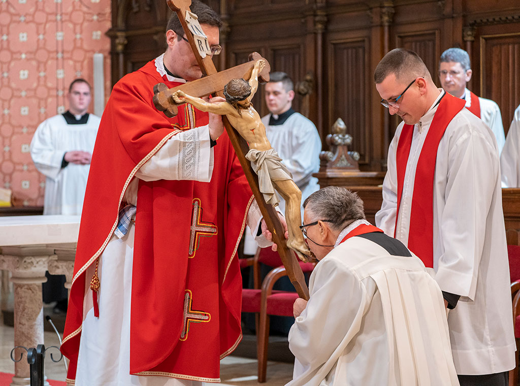 Vrhbosanski nadbiskup predvodio Obred Velikoga petka