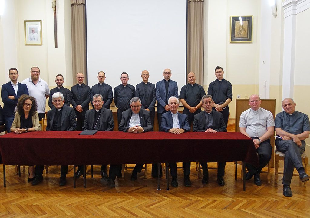 Susret članova BK-a BiH s profesorima KBF-a i s odgojiteljima VBS-a u Sarajevu