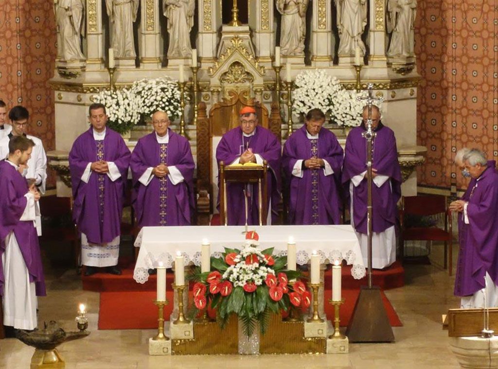 Nadbiskup Puljić slavio misu za pokojne klerike i redovnice